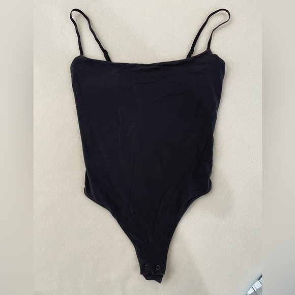 Skims FITS EVERYBODY
CAMI BODYSUIT - Picture 2 of 7